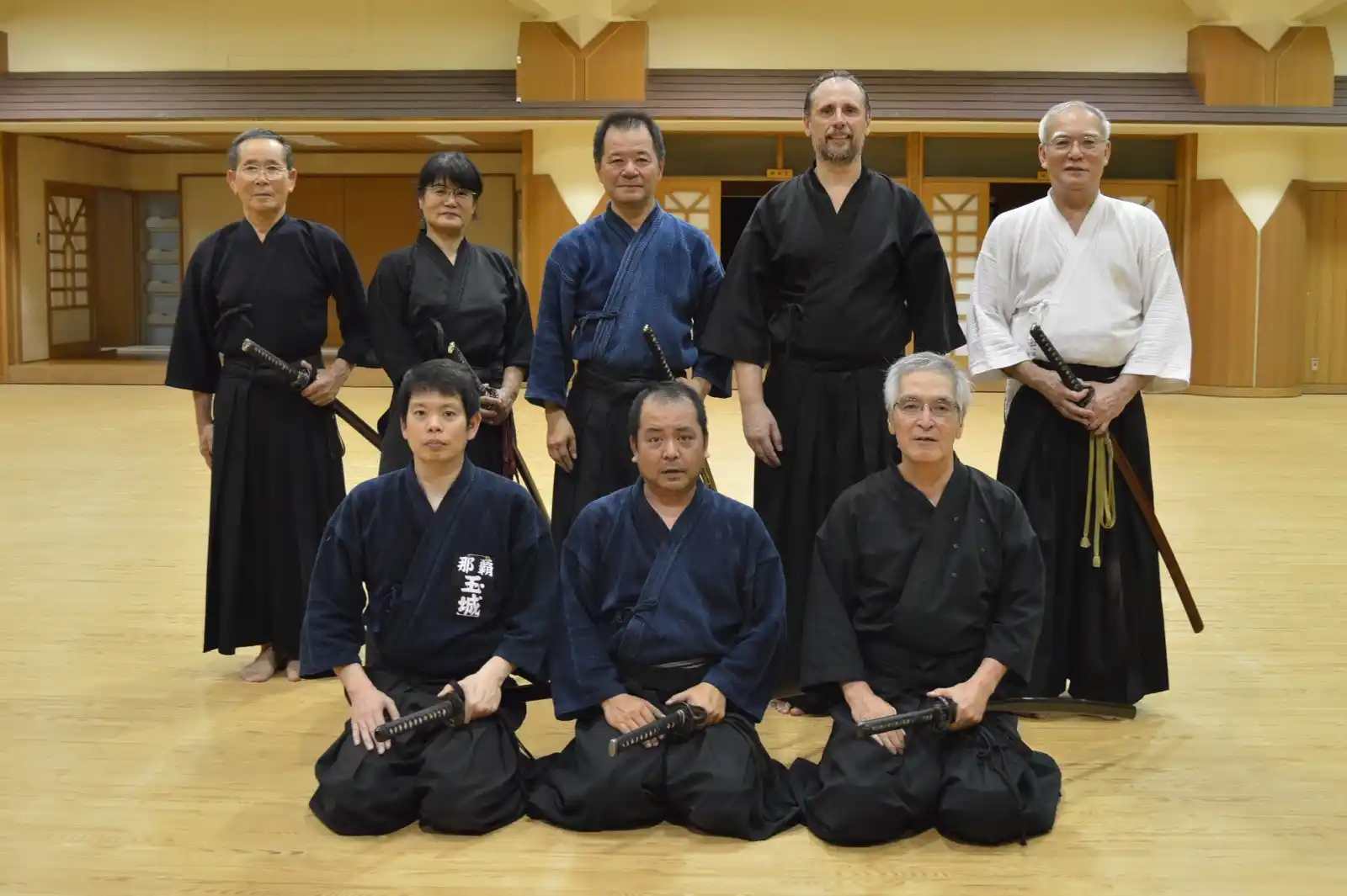 Práctica de iaido en Naha,  Okinawa